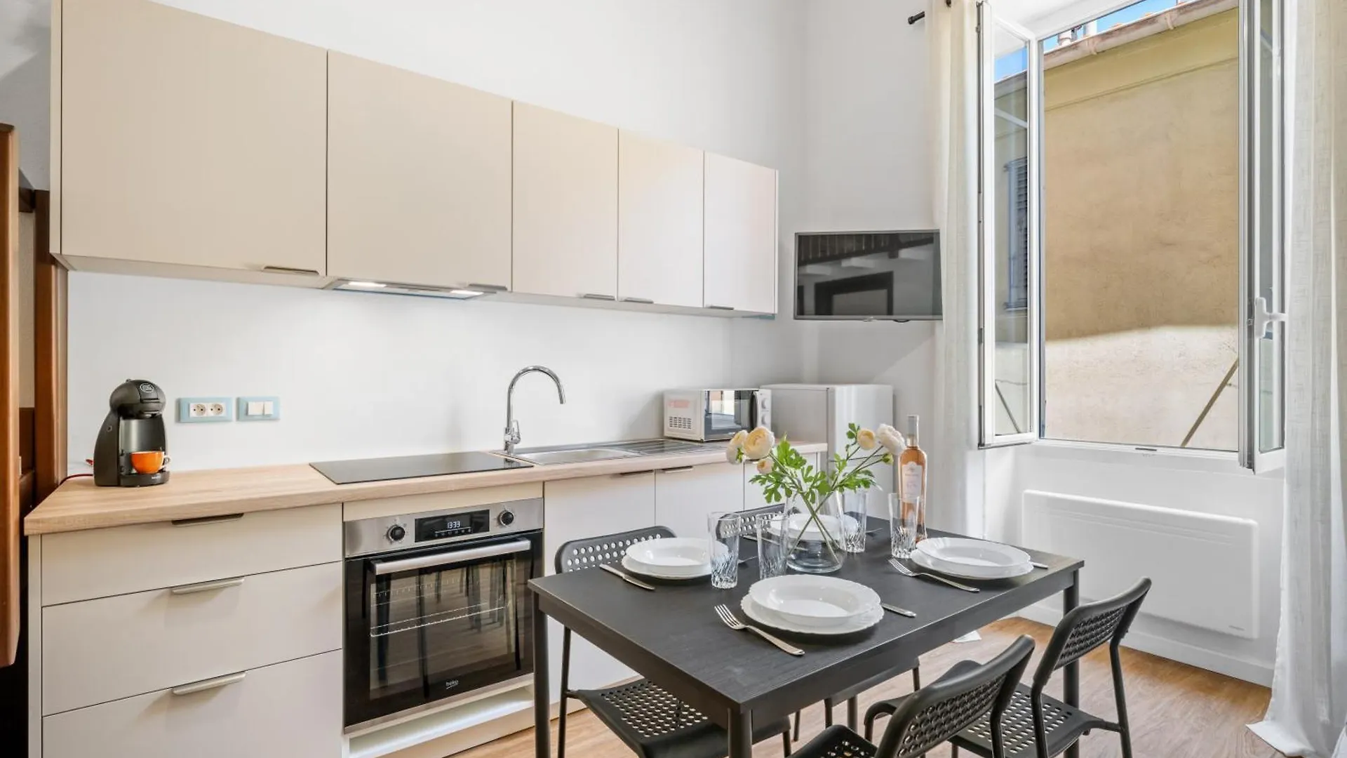 La Marne, Charming Duplex In The Heart Of Downtown Menton Apartment 0*,